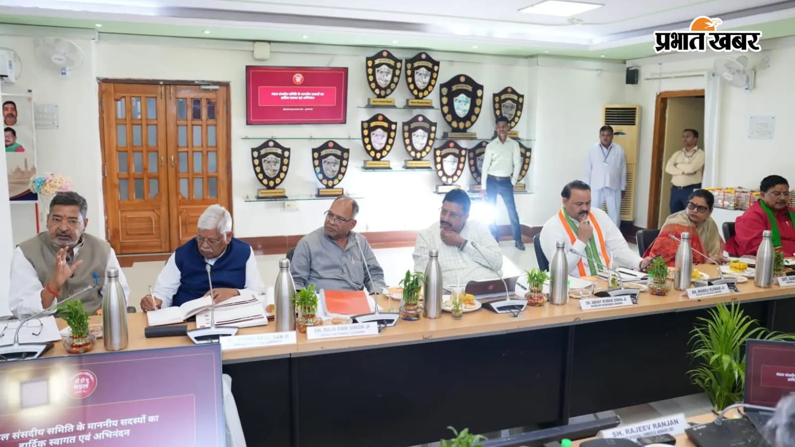 मंडल संसदीय समिति की बैठक में सांसद ने उठाये रेल विकास के कई अहम मुद्दे
