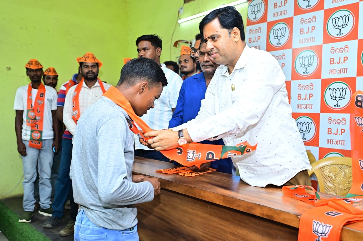 गोल्डेन पटेल समेत 20 से भी ज्यादा युवाओं ने थामा भाजपा का दामन, विधायक ने किया स्वागत