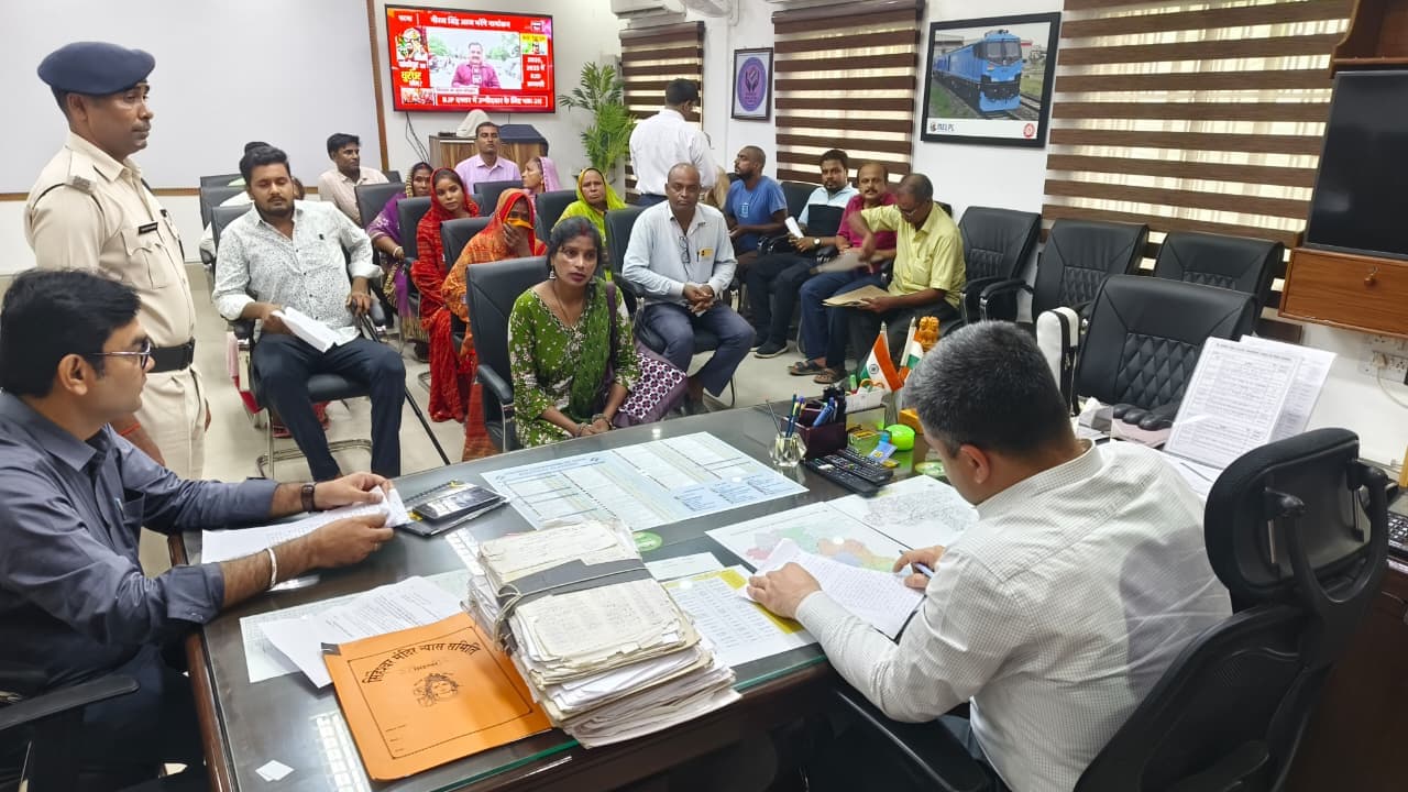 डीएम अभिषेक रंजन ने जनसुनवाई में सुनीं 31 फरियादें, अधिकारियों को त्वरित कार्रवाई का निर्देश