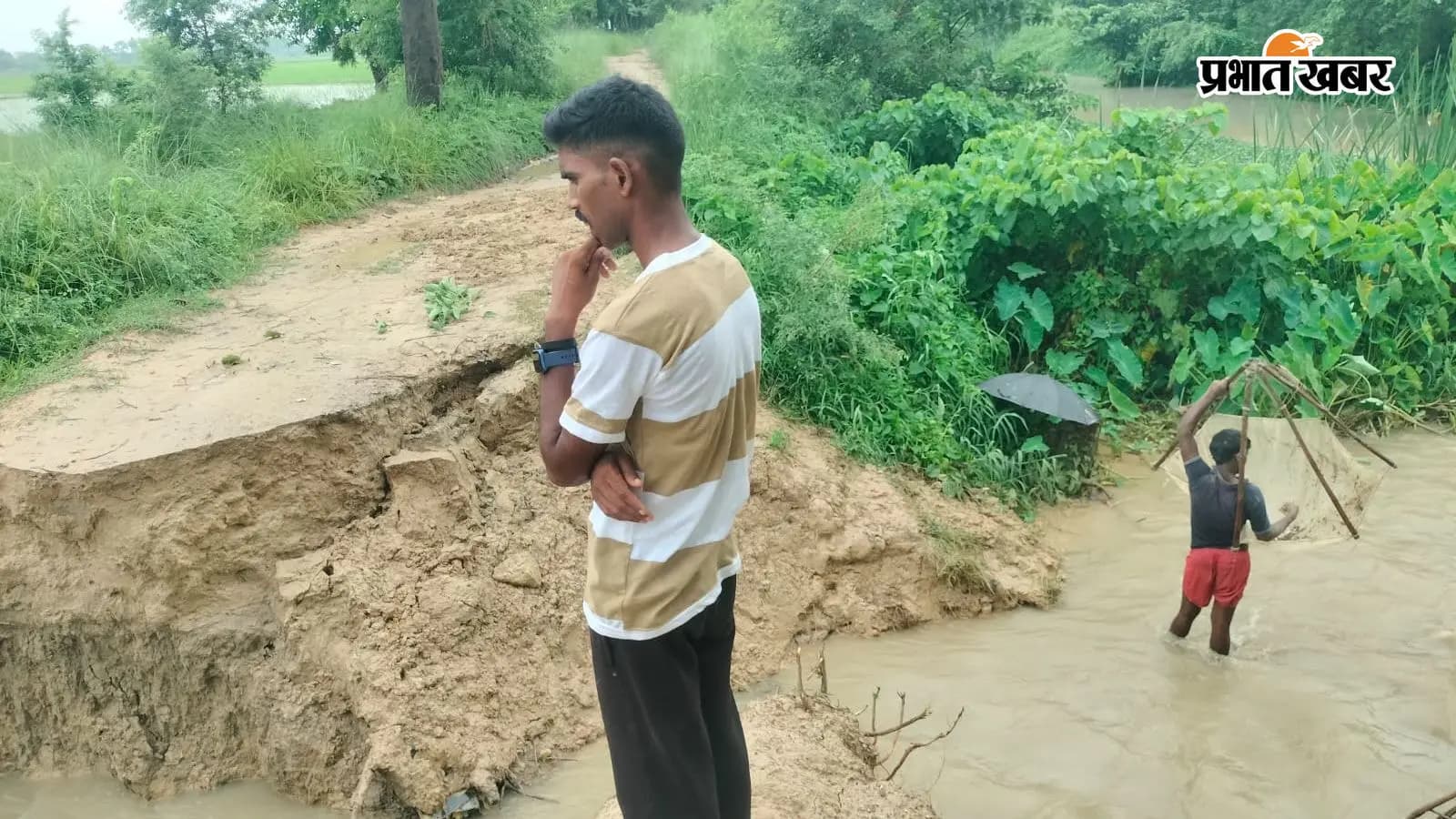 मैनाटाड़ में त्रिवेणी नहर में घुसा सरेसी पानी मैनाटाड़ में त्रिवेणी नहर में घुसा सरेसी पानी
