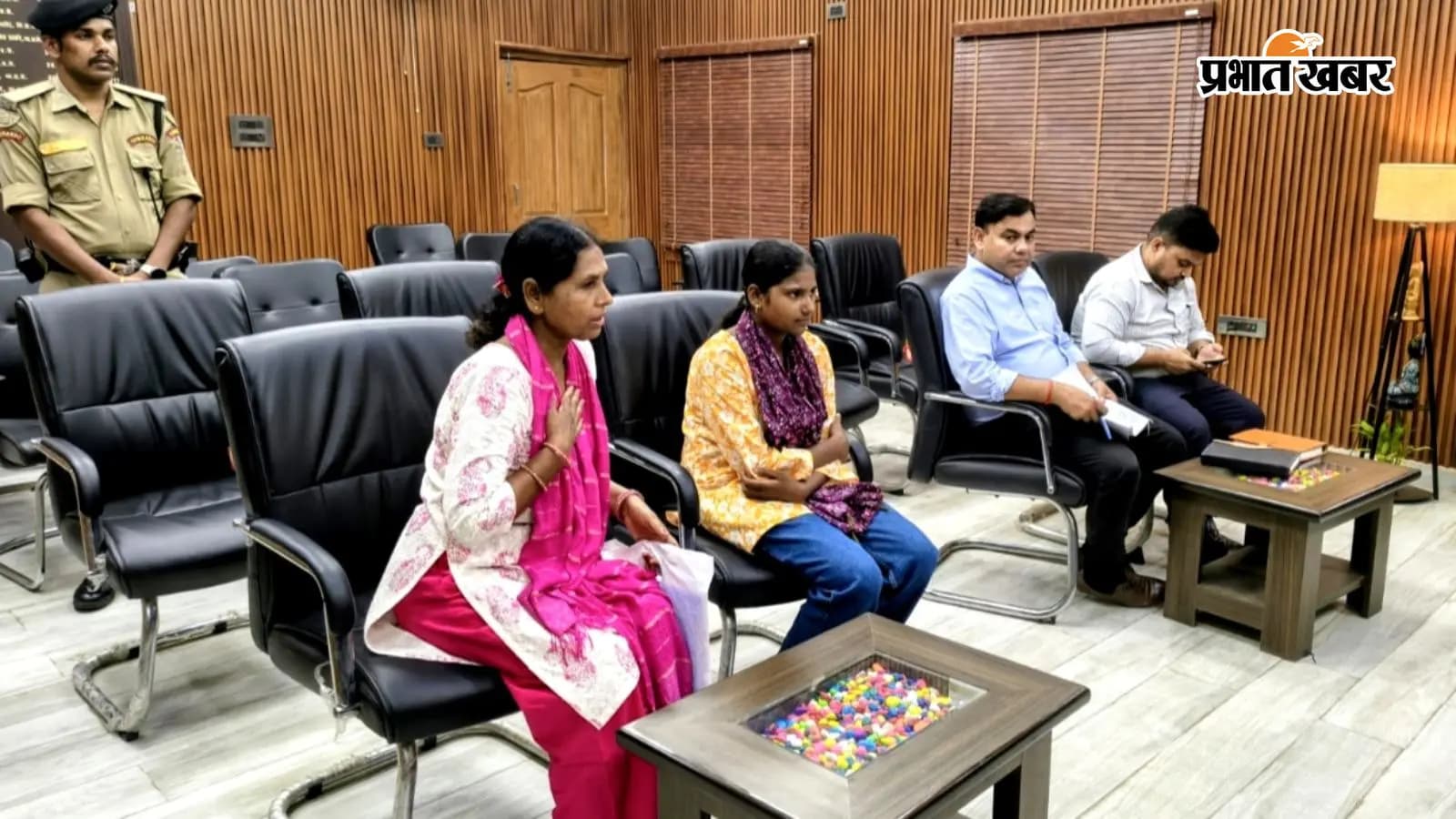 रास्ता अवरुद्ध, पीएम आवास, ट्यूबवेल और एफडी से जुड़े मामलों पर डीएम ने की जनसुनवाई
