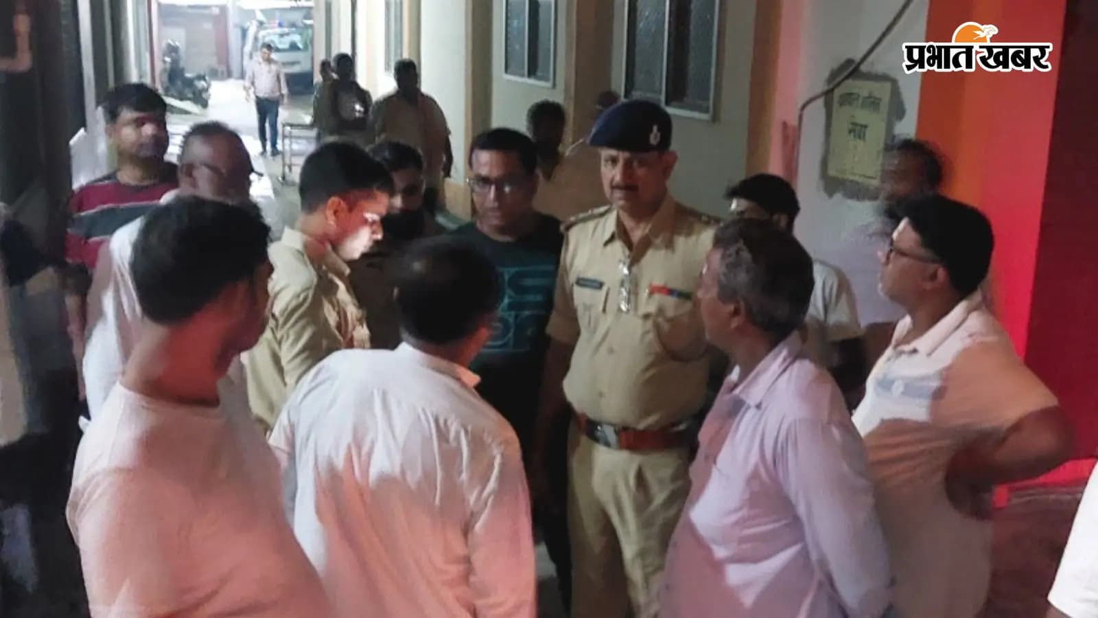 गोलीकांड में घायल पूर्व जिला परिषद सदस्य को किया गया पटना रेफर,स्थिति चिंताजनक, इलाके में दहशत (  पेज तीन  ) 