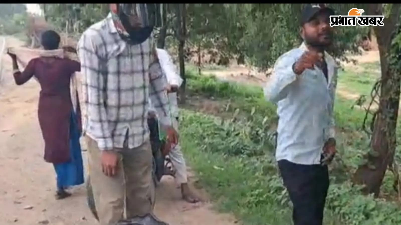 चलती बाइक से गिरी युवती, जीजा-साली के बीच सड़क पर हुई नोकझोंक