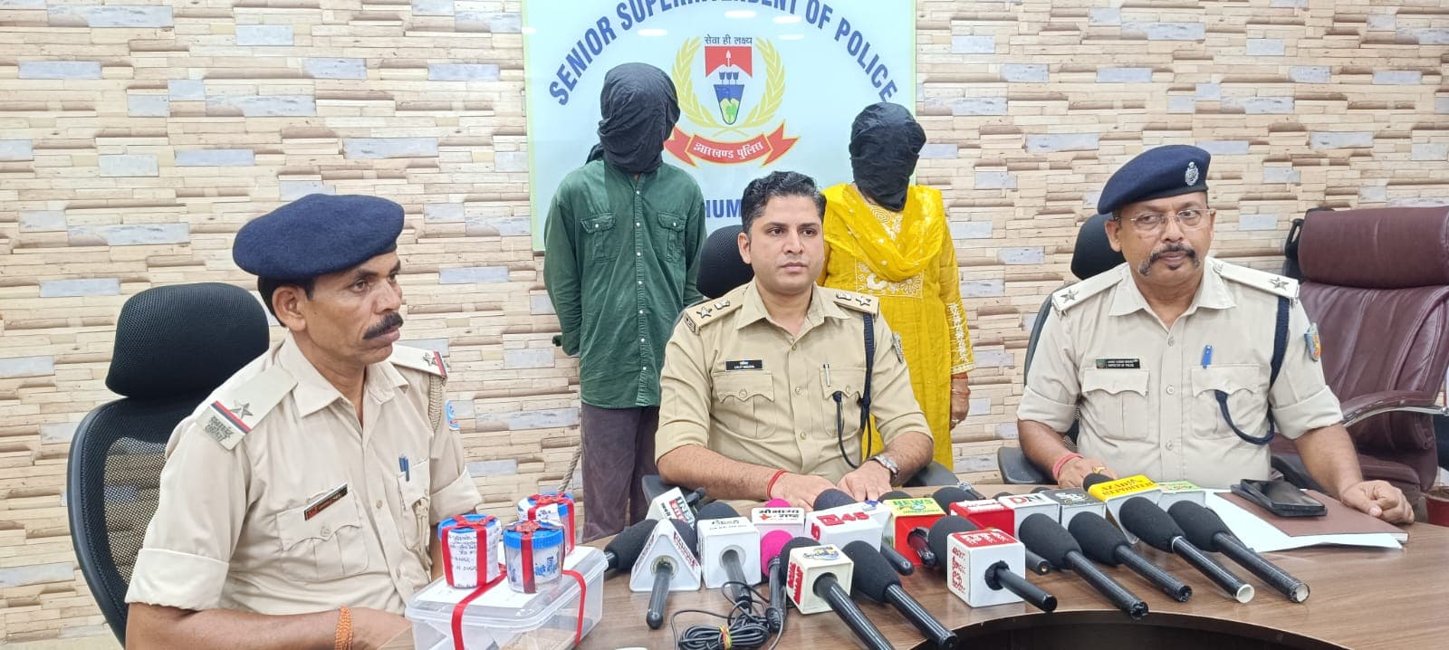 शहर में नशे का फैलता जाल, 88 पुड़िया ब्राउन शुगर के साथ मां-बेटे सहित चार गिरफ्तार