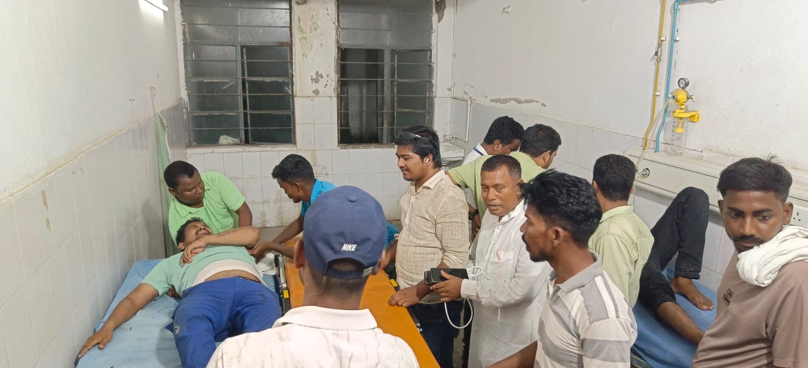 नवादा: रजौली अस्पताल में एक्स-रे सेवा बंद, इलाज के लिए भटक रहे मरीज; स्वास्थ्य व्यवस्था पर उठे सवाल