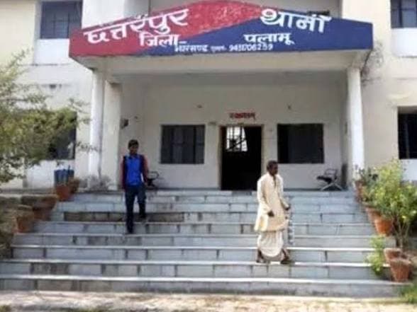 जमीनी विवाद में गोली चलने से बुजुर्ग की स्थिति गंभीर, दूसरा घायल