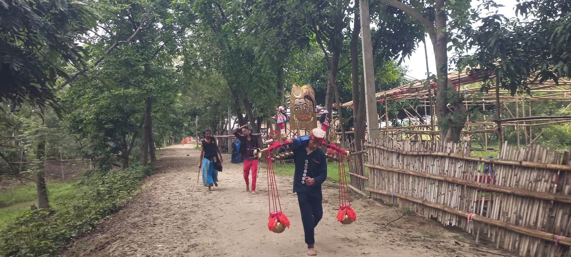 श्रावणी मेले से पहले ही शिवमय हुआ असरगंज: कोलकाता के शिवभक्तों का अनूठा जत्था रवाना