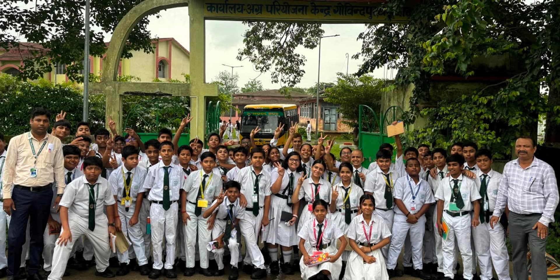 डीपीएस चास में 'कौशल बोध' के तहत बैगलेस डे, विद्यार्थियों ने सीखा रेशम उत्पादन का हुनर