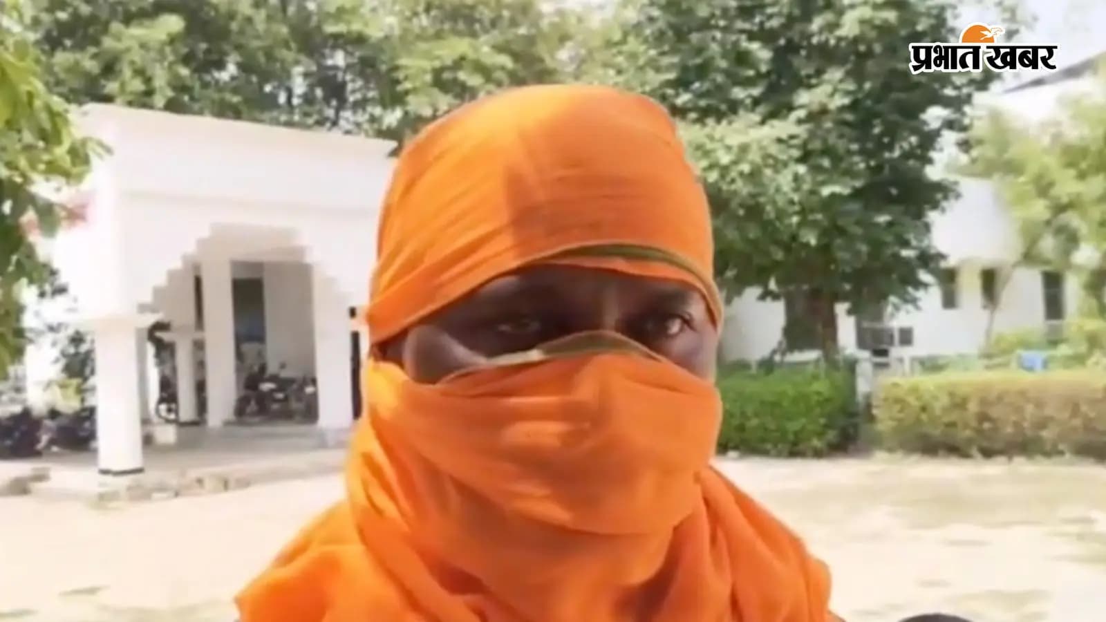 पीड़ित बुजुर्ग महिला पीड़ित बुजुर्ग महिला