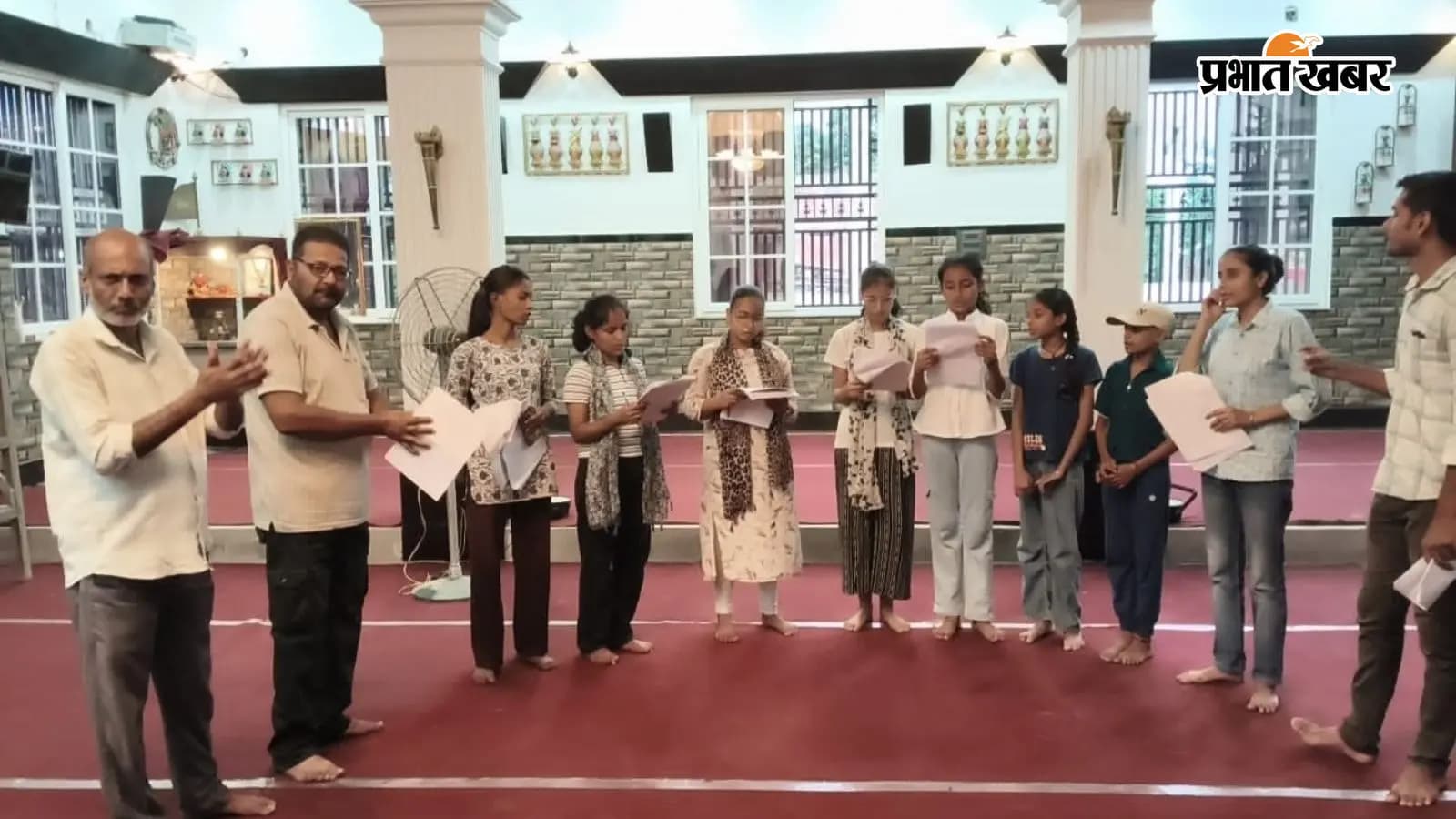 कार्यशाला में शामिल बाल कलाकार कार्यशाला में शामिल बाल कलाकार