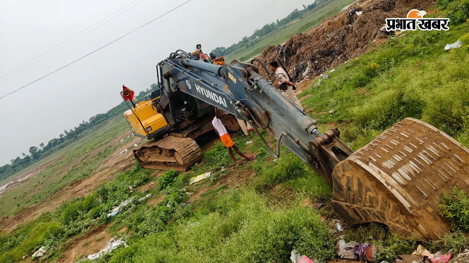 अवैध बालू खनन पर पोकलेन जब्त