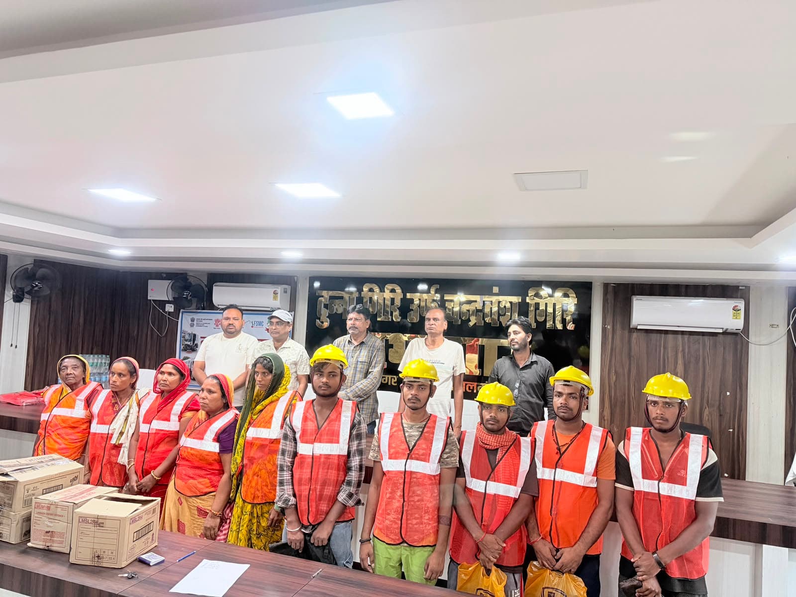 गोपालगंज में 'नमस्ते दिवस' का आयोजन, सीवर और सेप्टिक टैंक कर्मियों को सुरक्षा किट वितरित,सुरक्षित कार्य के लिए किया जागरूक
