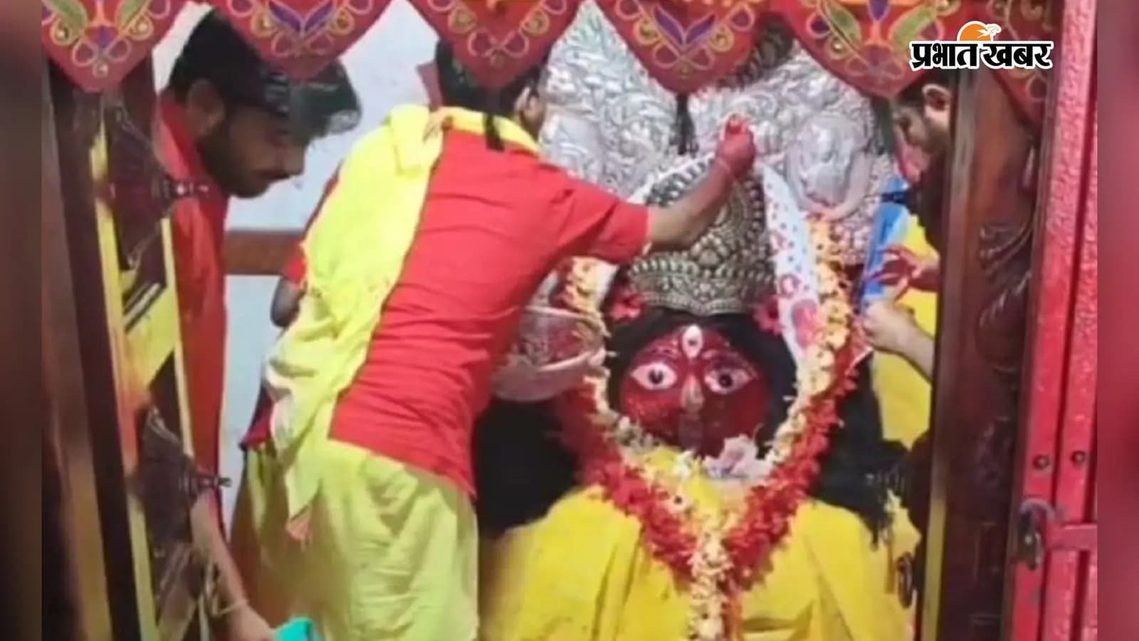 मां की प्रतिमा मां की प्रतिमा