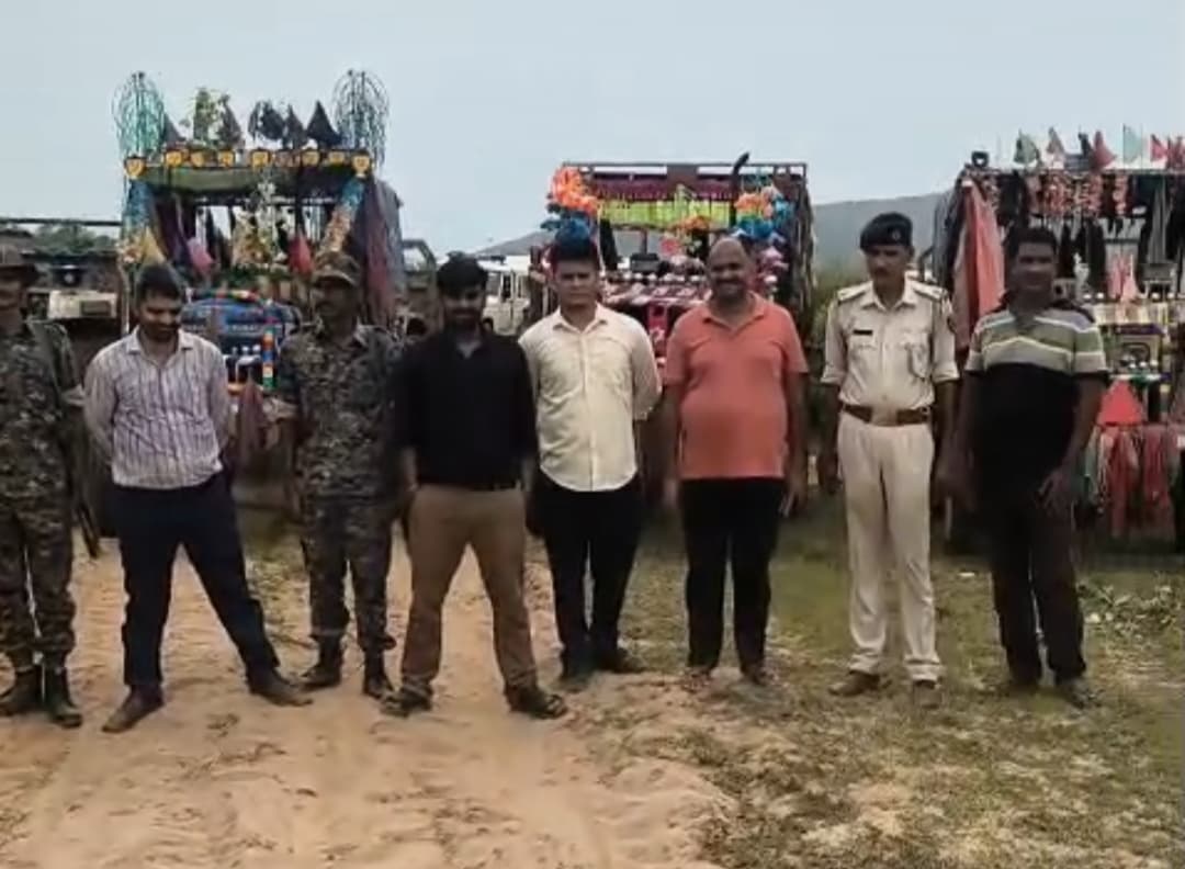 नवादा: गोविंदपुर में अवैध बालू खनन पर बड़ी कार्रवाई, सात ट्रैक्टर समेत दो बाइक जब्त