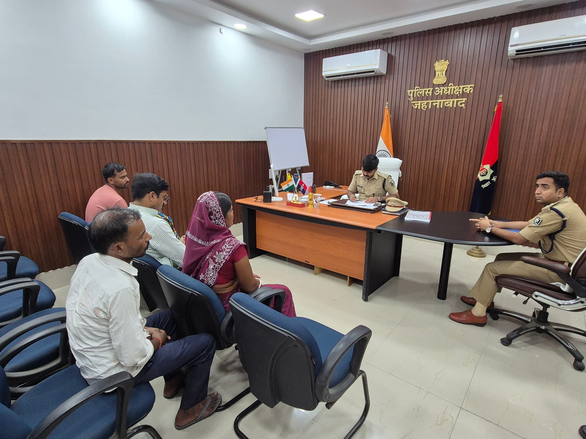 पुलिस अधीक्षक ने जनता दरबार में सुनी 19 लोगों की समस्याएं, ऑन द स्पॉट समस्या सुनने के बाद मामलों के निष्पादन के लिए दिया निर्देश