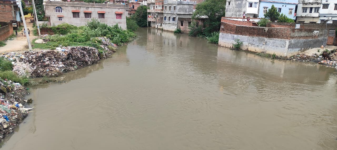 नेपाल में बारिश से बढ़ा नदियों का जलस्तर, सीमावर्ती गांवों में बाढ़ का खतरा