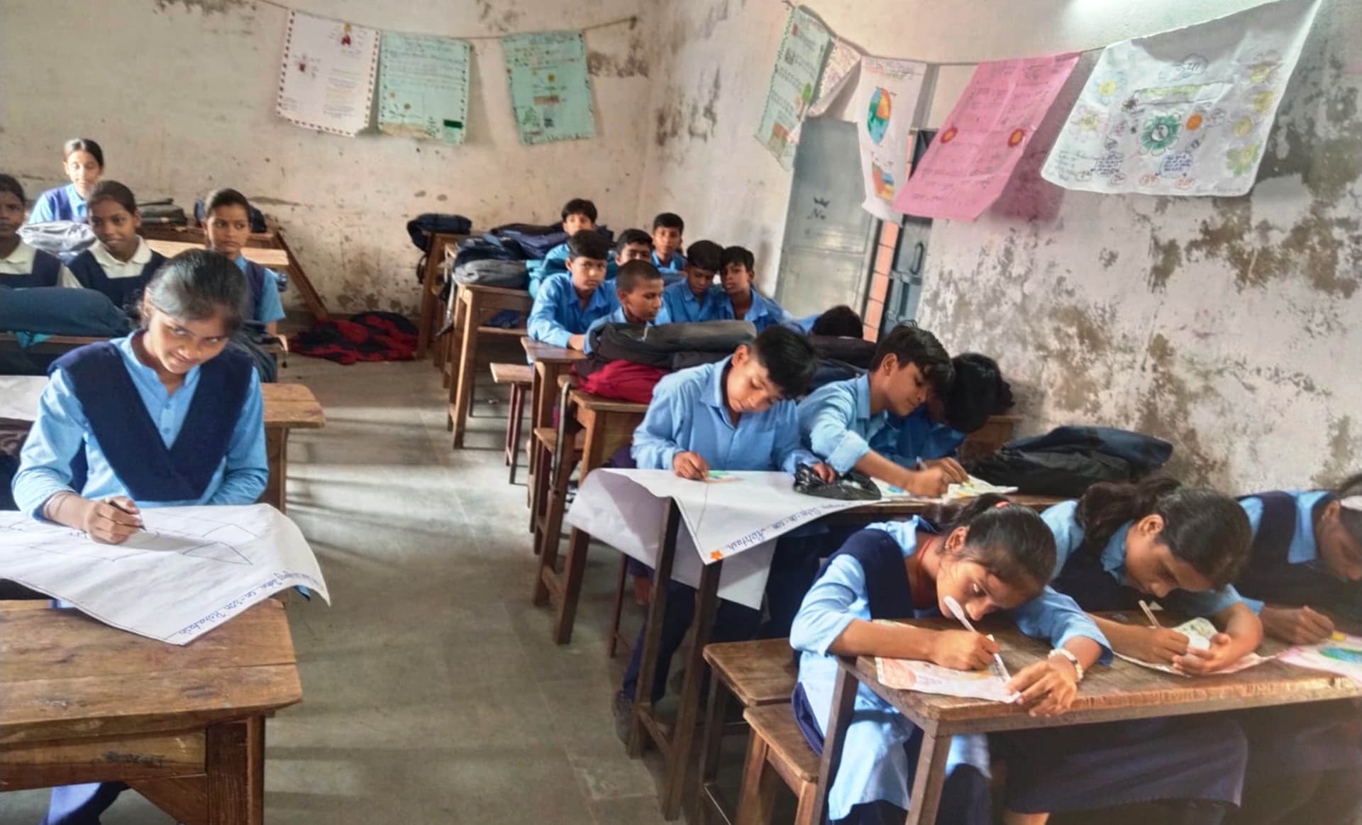रोहतास के 400 स्कूलों में 'विकसित भारत-2047' पर निबंध प्रतियोगिता, AI और संविधान पर छात्रों ने दिखाई प्रतिभा