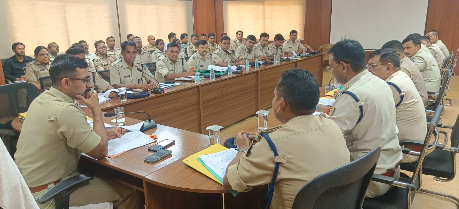 खूंटी पुलिस की मासिक क्राइम मीटिंग: अपराधियों की प्रोफाइलिंग पर जोर, एसपी ने सुरक्षा और निगरानी के दिए निर्देश
