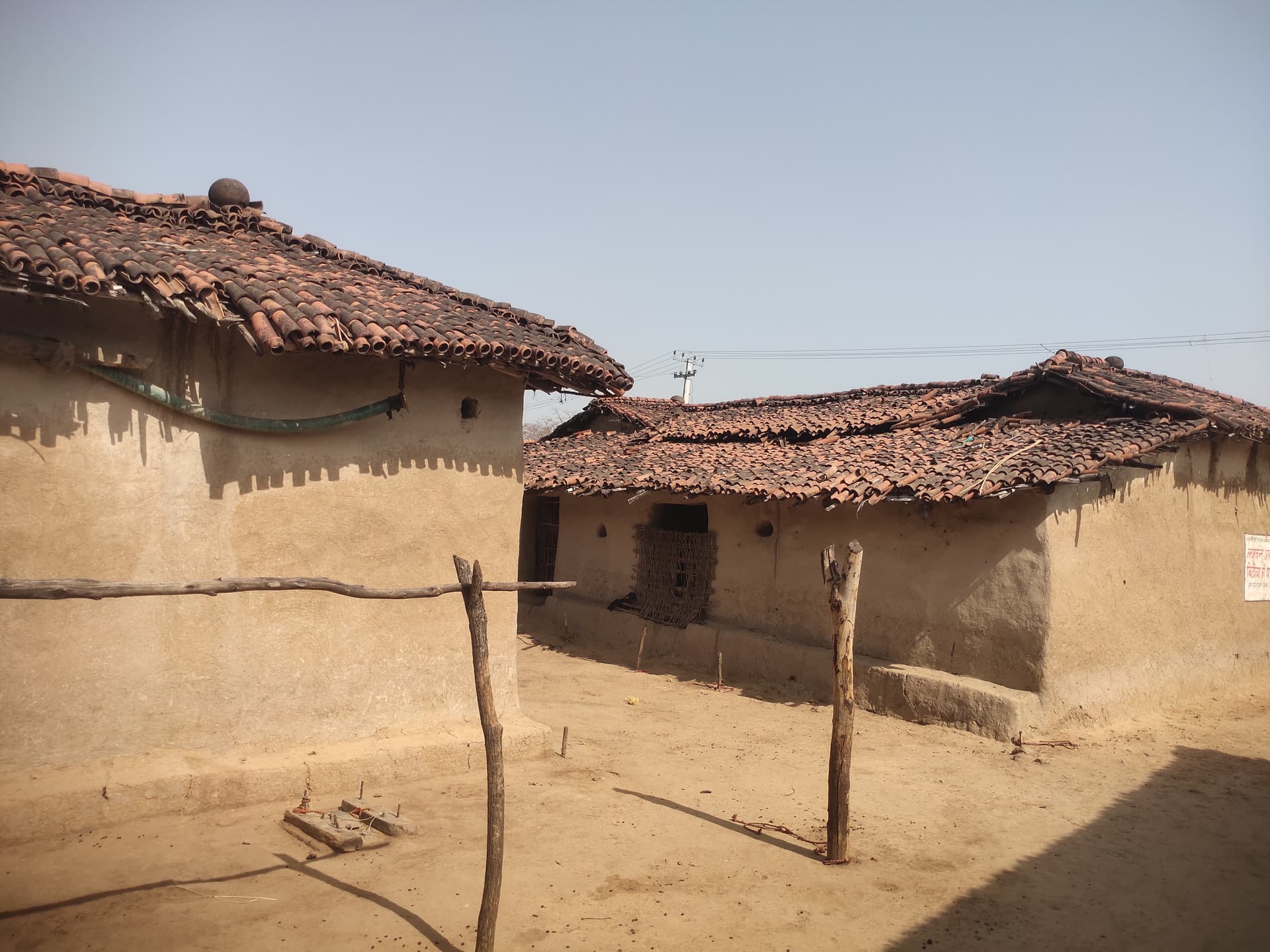 औरंगाबाद में डिजिटल दौर में भी नेटवर्क से दूर गांव, पेड़ और पहाड़ बने मोबाइल टावर