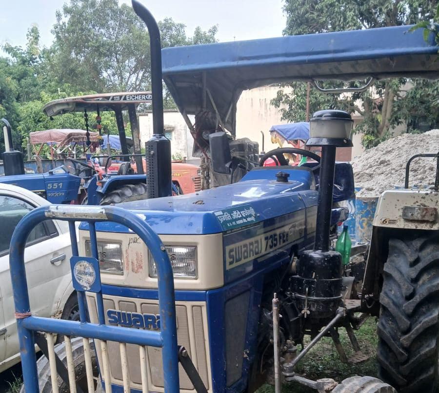 खनन विभाग और परबत्ता पुलिस की संयुक्त छापेमारी : अवैध बालू परिवहन करते ट्रैक्टर जब्त, चालक फरार