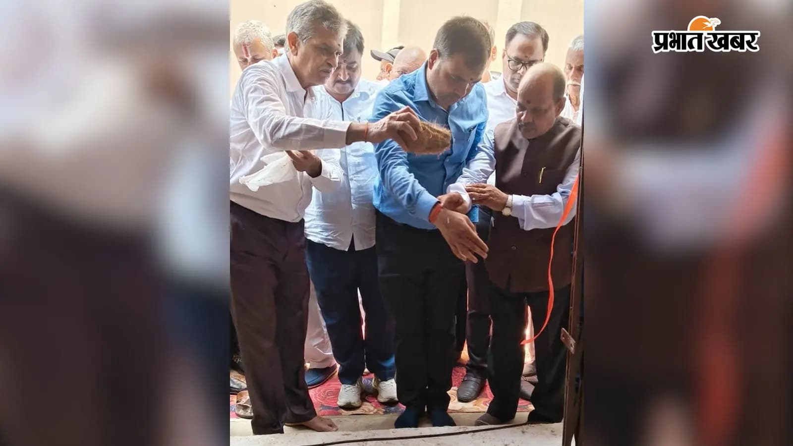 शिवसागर के मुख्य गेट पर रिबन काटने के बाद नारियलफोड़ कर उद्घाटन करते प्रभारी प्राचार्य सहित अन्य शिवसागर के मुख्य गेट पर रिबन काटने के बाद नारियलफोड़ कर उद्घाटन करते प्रभारी प्राचार्य सहित अन्य