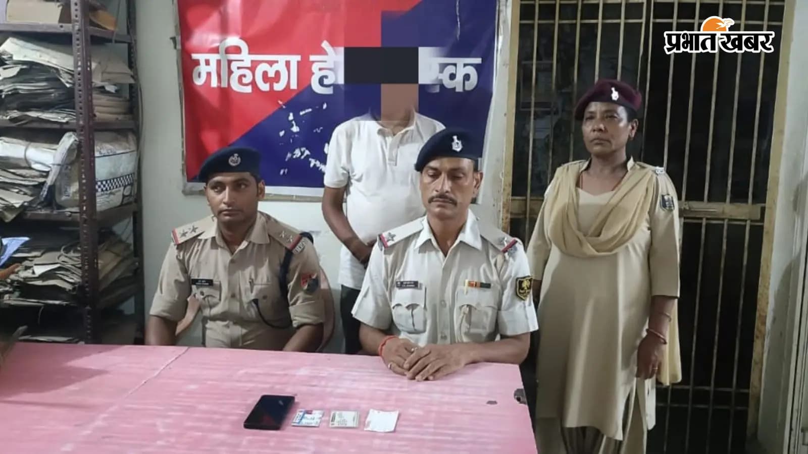 गया जंक्शन पर फर्जी टीटीई गिरफ्तार, एसी कोच में यात्रियों और रेलवे को कर रहा था गुमराह गया जंक्शन पर फर्जी टीटीई गिरफ्तार, एसी कोच में यात्रियों और रेलवे को कर रहा था गुमराह