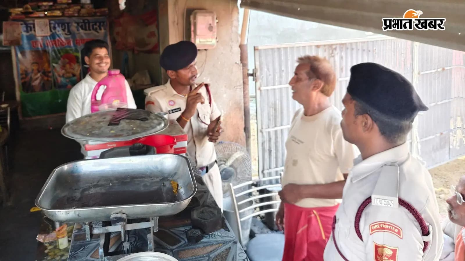 गुरुआ में अग्निशमन जागरूकता अभियान, होटल व स्कूलों में अग्निशामक यंत्र लगाने पर जोर