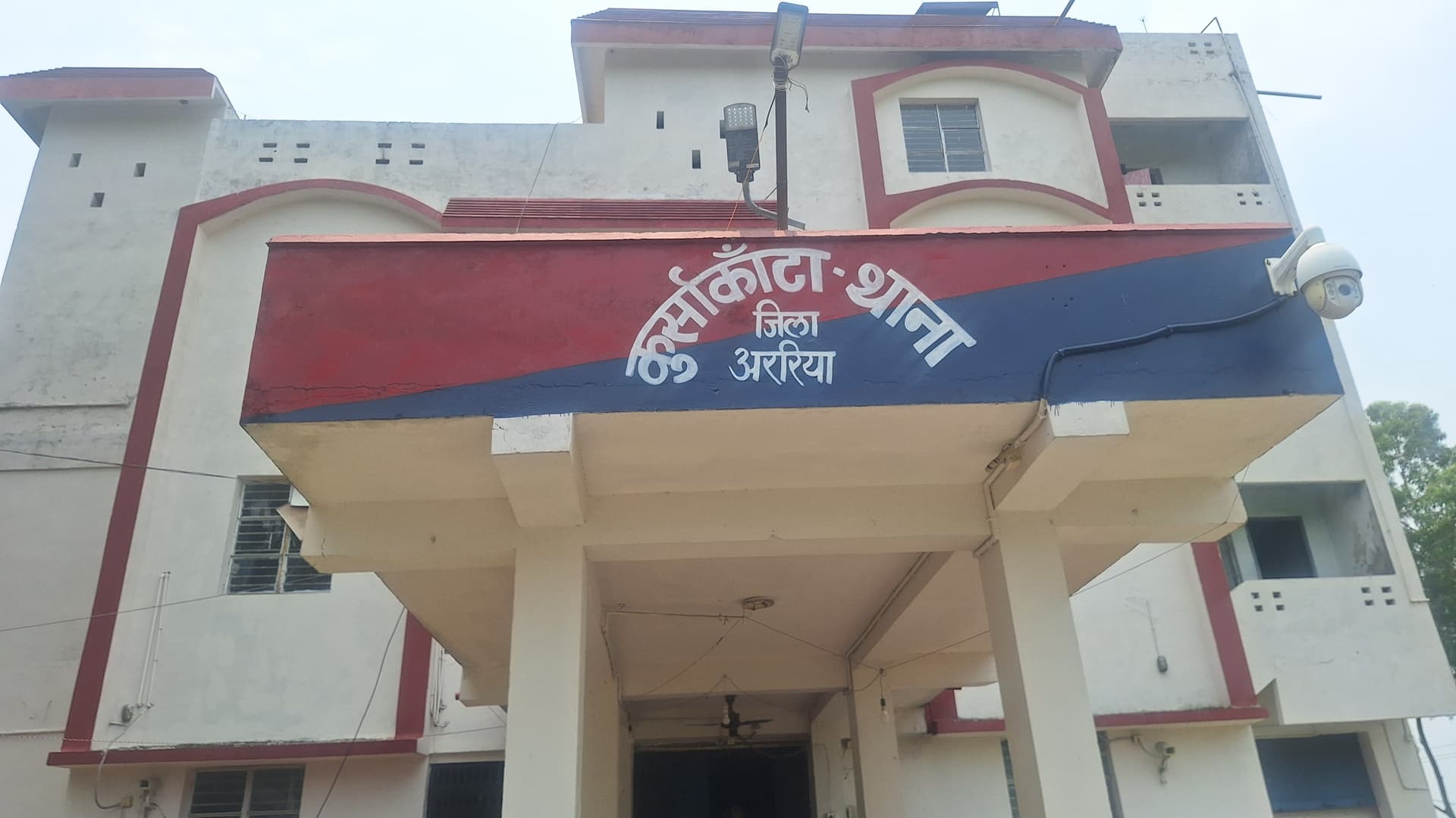 कुर्साकांटा पुलिस की बड़ी कार्रवाई: स्कॉर्पियो से 330 किलो गांजा बरामद, कटिहार का तस्कर गिरफ्तार