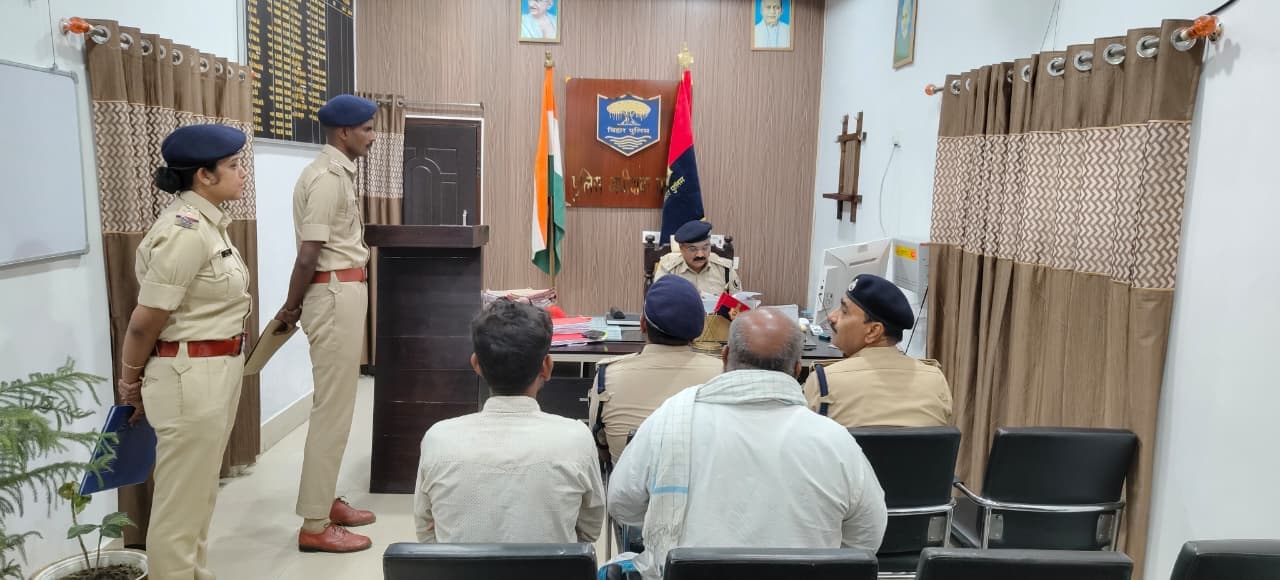Bagaha News: एसपी कार्यालय में जनसुनवाई, भूमि विवाद और मारपीट के मामलों पर त्वरित कार्रवाई के निर्देश