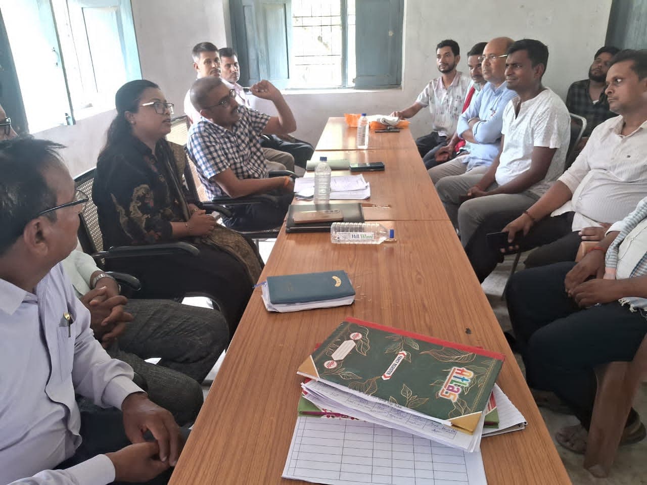 Bettiah News: नौतन में उर्वरक विक्रेताओं की बैठक, निर्धारित दर पर खाद बेचने का निर्देश
