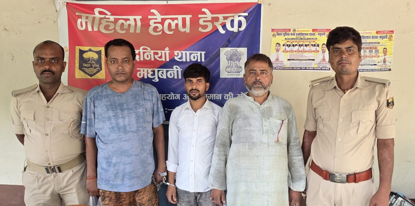 लदनियां में मेडिकल स्टोर पर छापेमारी, 1100 बोतल कोडीन सिरप समेत 10 लाख की नकदी बरामद