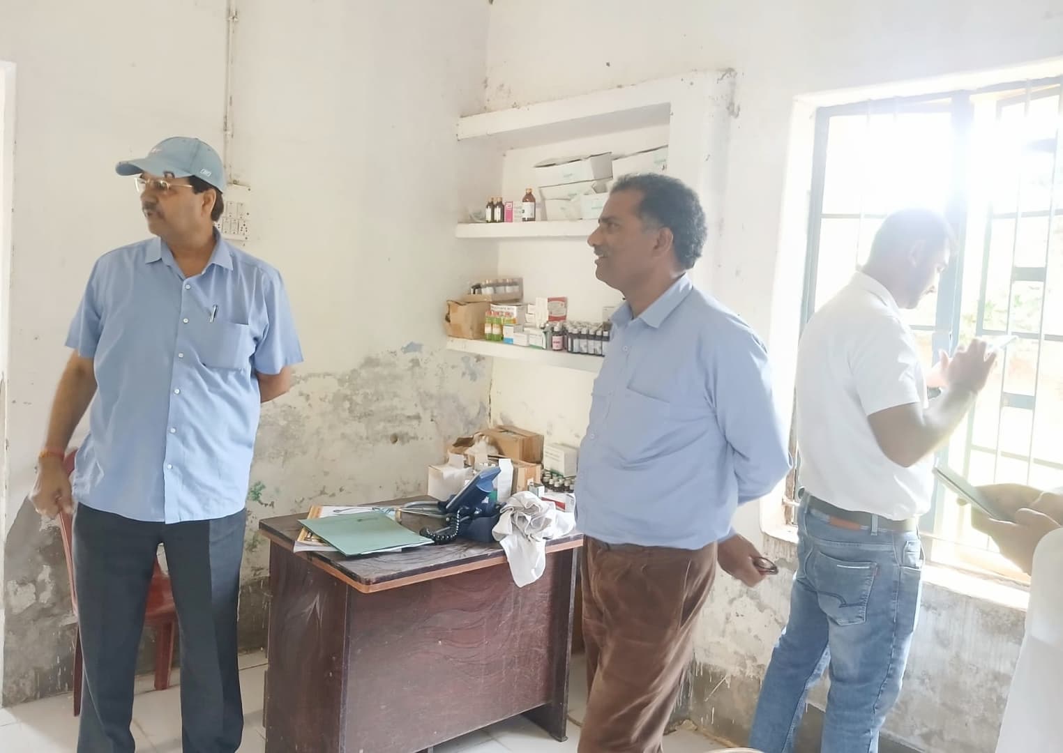 रतनपुर हेल्थ एंड वेलनेस सेंटर की जांच, ग्रामीणों की शिकायत पर जिला टीम पहुंची