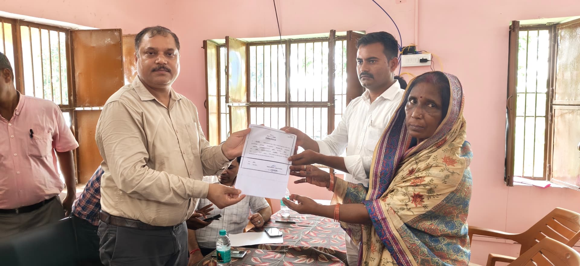 सारण: तरैया की डुमरी पंचायत में संजय यादव निर्विरोध उपमुखिया निर्वाचित, मुखिया ने दिलाई शपथ