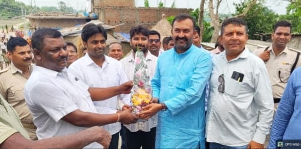 सारण: मकेर में पुल और पीसीसी सड़क निर्माण का उद्घाटन, वर्षों पुराना सपना हुआ साकार