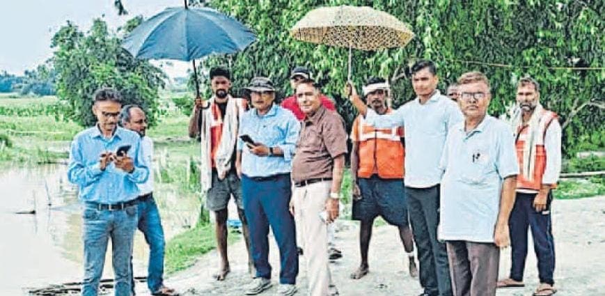 कोसी के बढ़ते जलस्तर पर हाई अलर्ट, मुख्य अभियंता ने पूर्वी तटबंध का किया निरीक्षण