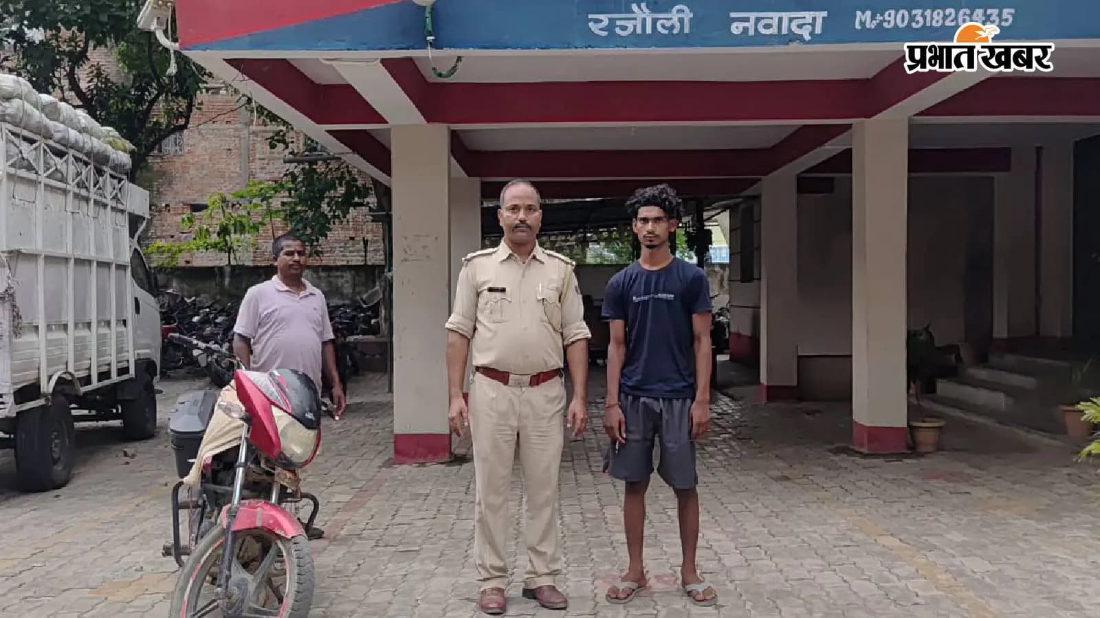 शराब व बाइक से साथ गिरफ्तार युवक