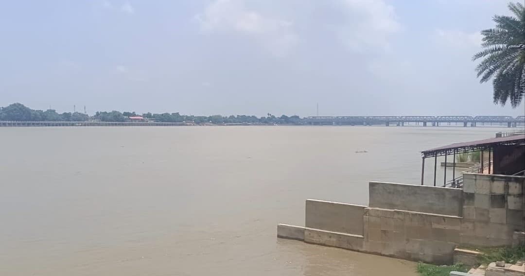 तेजी से बढ़ रहा गंगा- गंडक का जलस्तर, गंगा का 45.57 तो गंडक का 46.70 मीटर जलस्तर तेजी से बढ़ रहा गंगा- गंडक का जलस्तर, गंगा का 45.57 तो गंडक का 46.70 मीटर जलस्तर