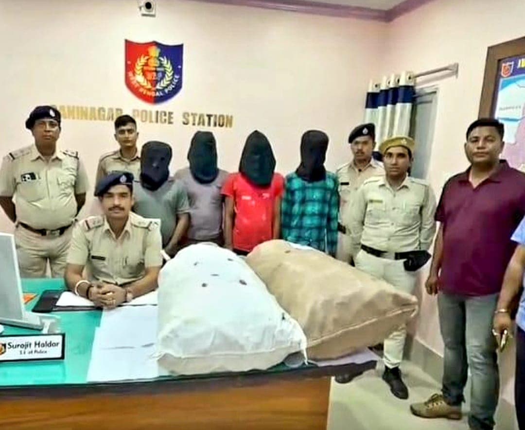 बांग्लादेश सप्लाई होने वाले फेंसाडिल कफ सिरप की 593 बोतलों के साथ चार तस्कर गिरफ्तार
