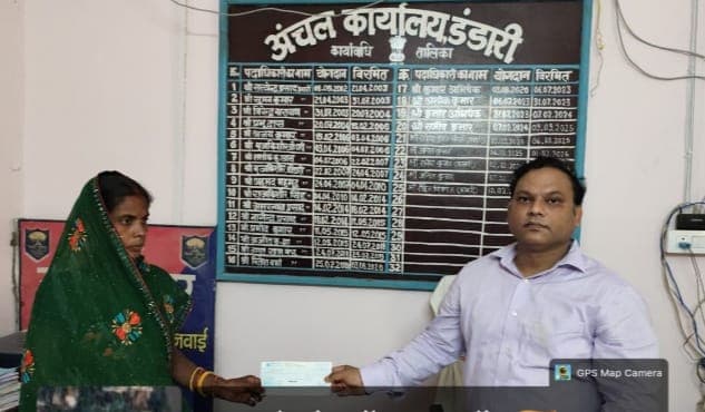 बेगूसराय: डंडारी में अग्निकांड पीड़ितों को मिली राहत, छह परिवारों को 20-20 हजार रुपये की सहायता