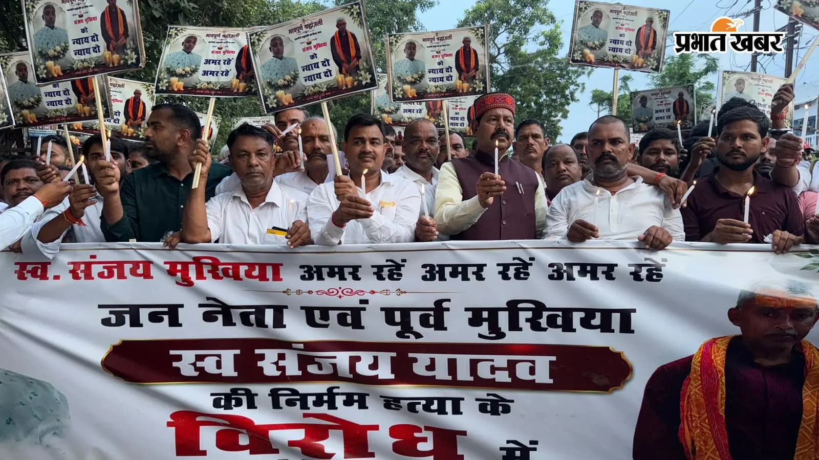 आरोपितों की गिरफ्तारी की मांग को लेकर कैंडल मार्च आरोपितों की गिरफ्तारी की मांग को लेकर कैंडल मार्च