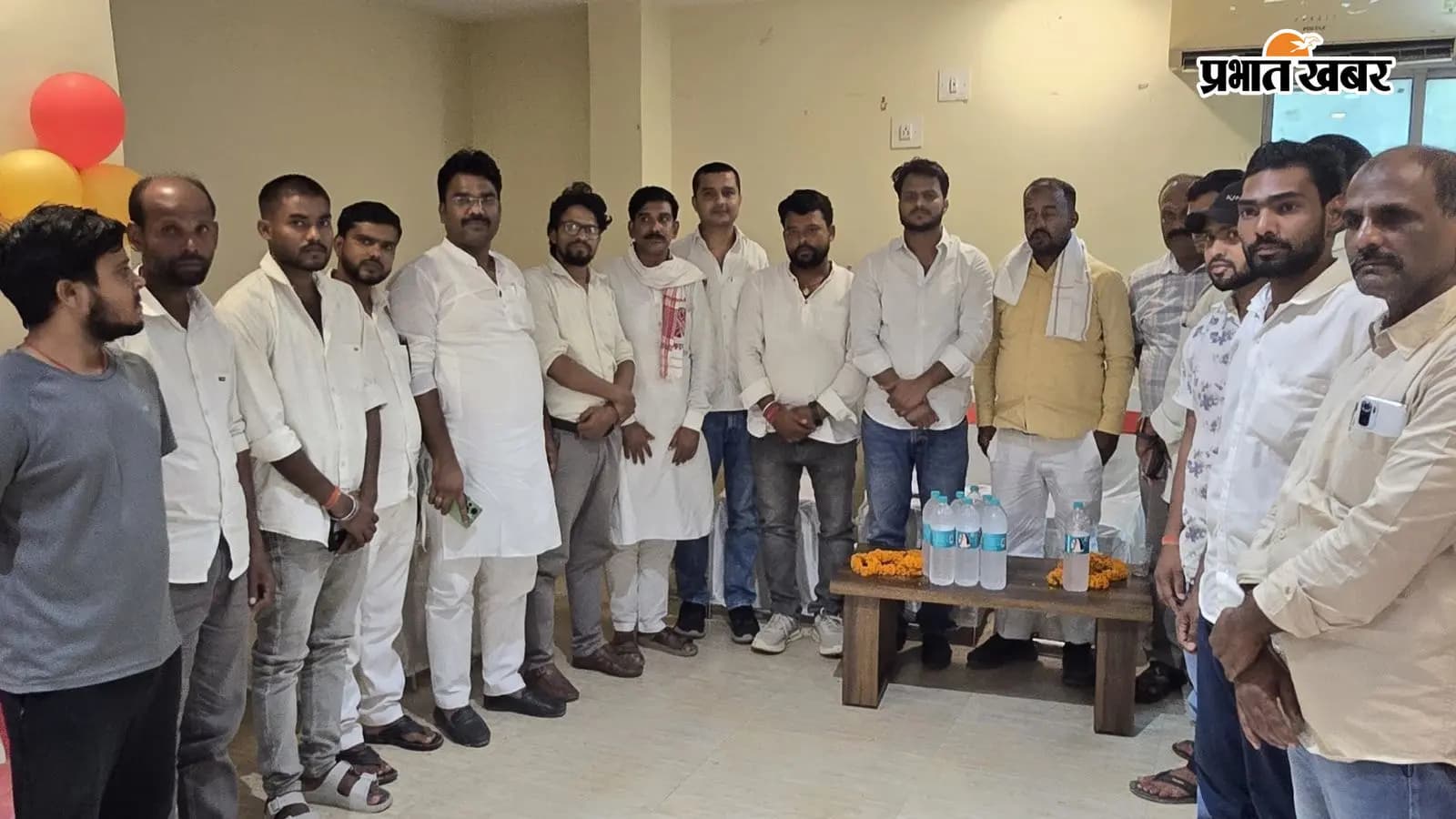 एनएसयूआइ के पूर्व राष्ट्रीय अध्यक्ष चुन्नू सिंह व छात्र नेता मनीष यादव का स्वागत करते छात्र नेता व अन्य एनएसयूआइ के पूर्व राष्ट्रीय अध्यक्ष चुन्नू सिंह व छात्र नेता मनीष यादव का स्वागत करते छात्र नेता व अन्य