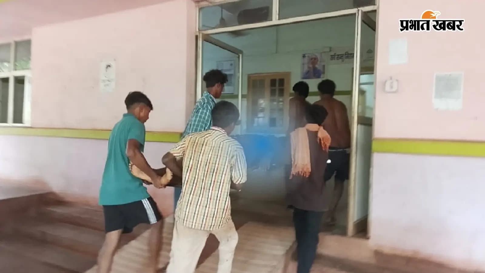 दो बेटों को नदी में डूबने से बचाने में पिता की चली गई जान, गुवा में मातम