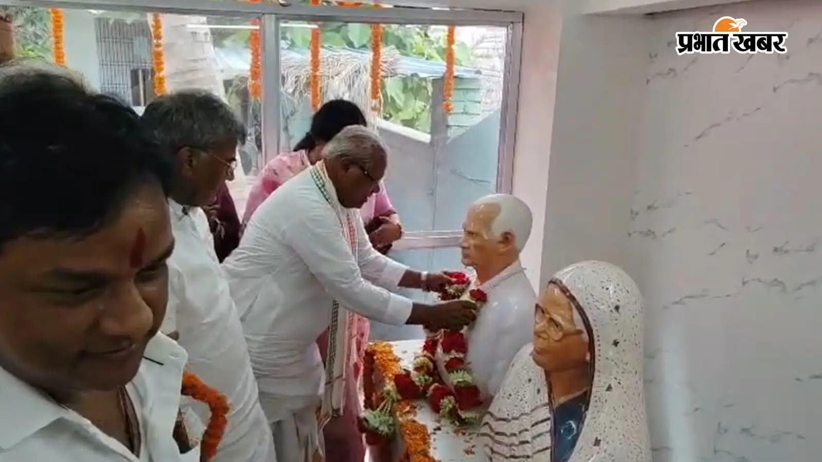 गया जी : पूर्वजों की प्रतिमाओं का अनावरण कर भावुक हुए जीतन राम मांझी, बोले- माता-पिता ही साक्षात भगवान