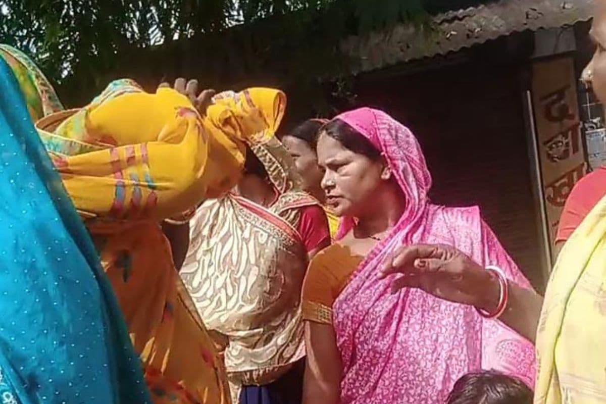 हंगामा करते परिजन.