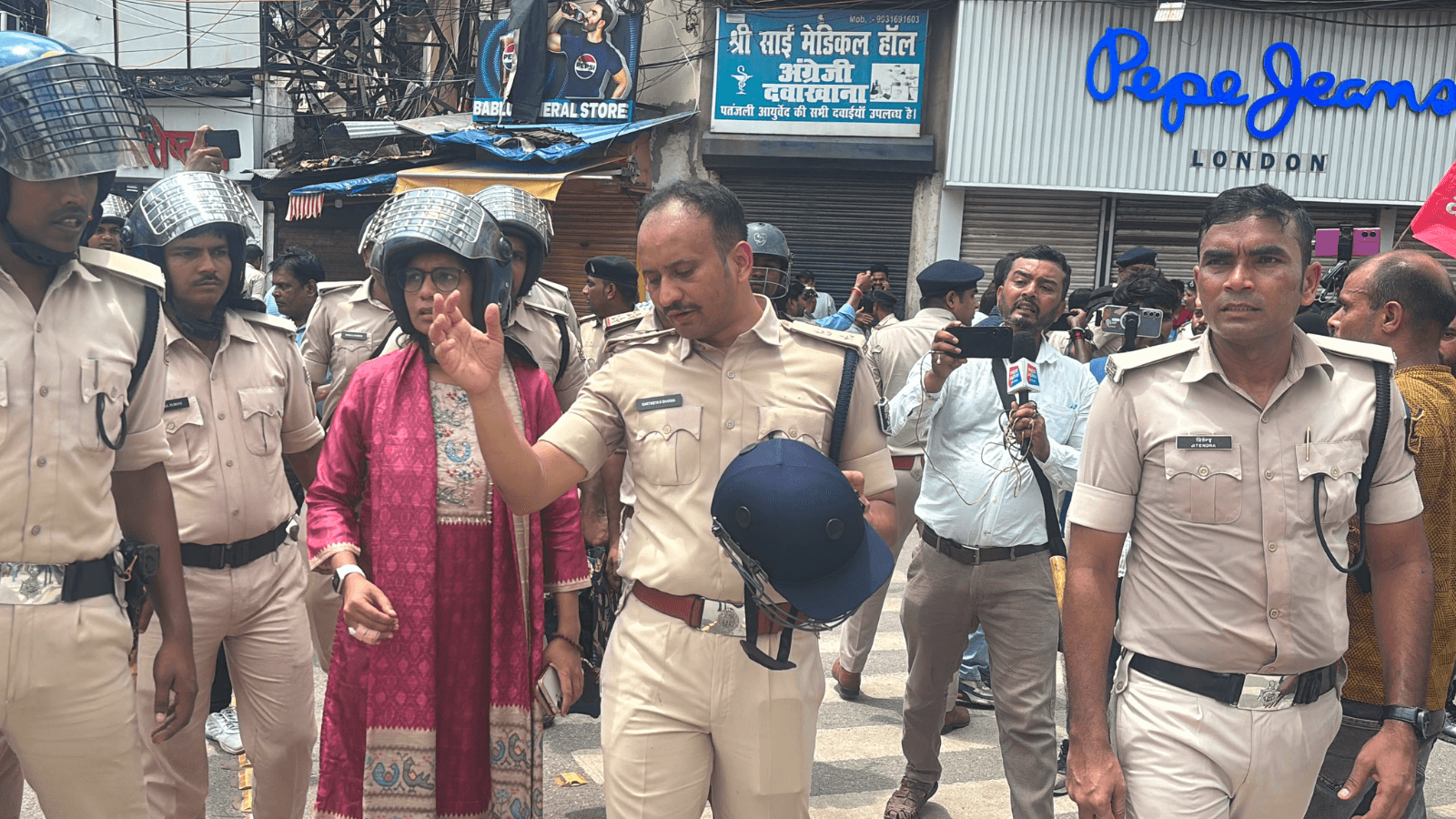 SSP कार्तिकेय शर्मा और SDM काम्या मिश्रा