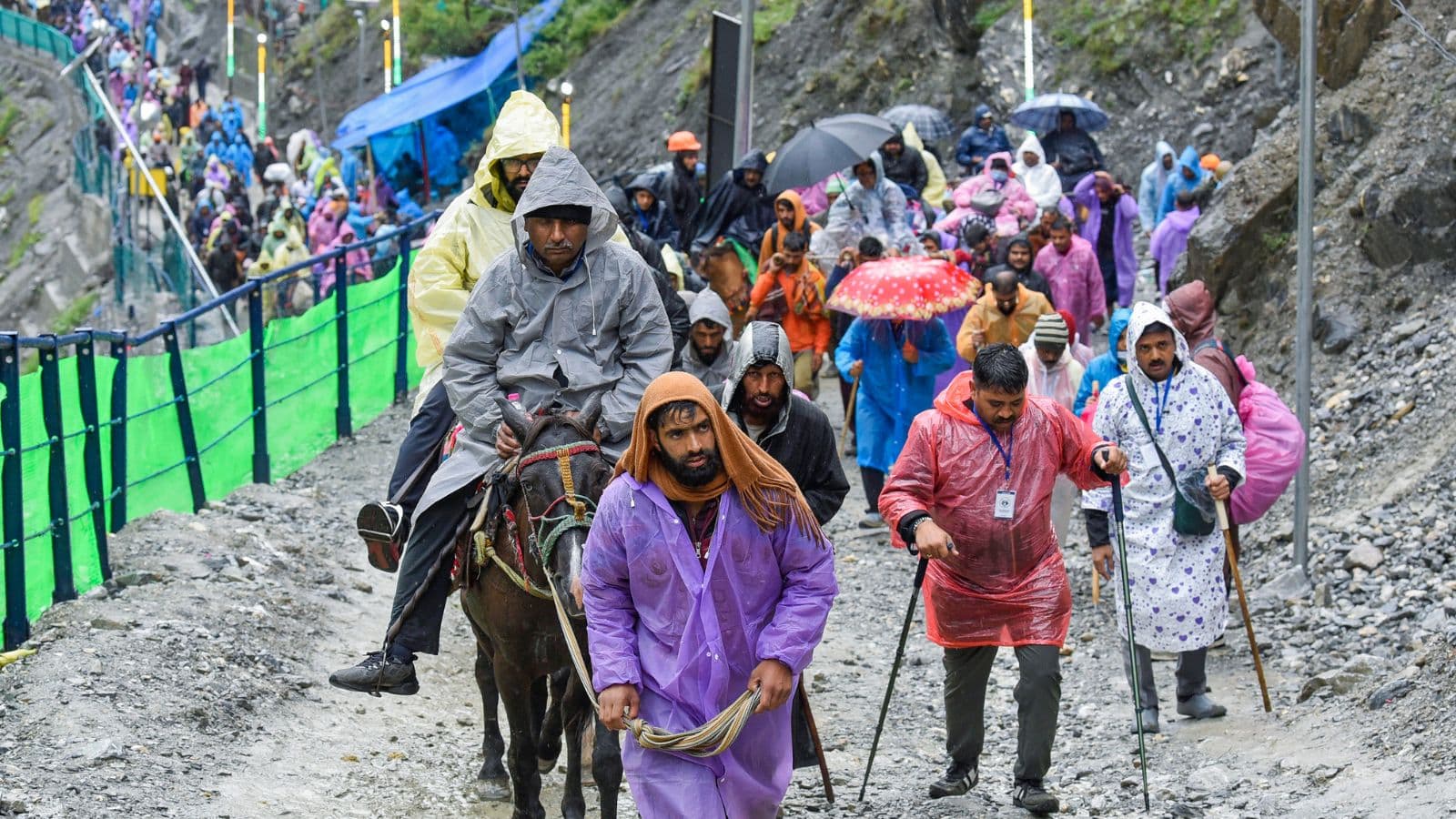 अमरनाथ और वैष्णो देवी यात्रा लगातार पांचवें दिन रुकी
