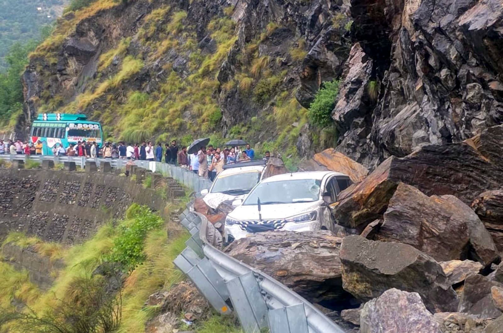 फ्लैश फ्लड और भूस्खलन का अलर्ट
