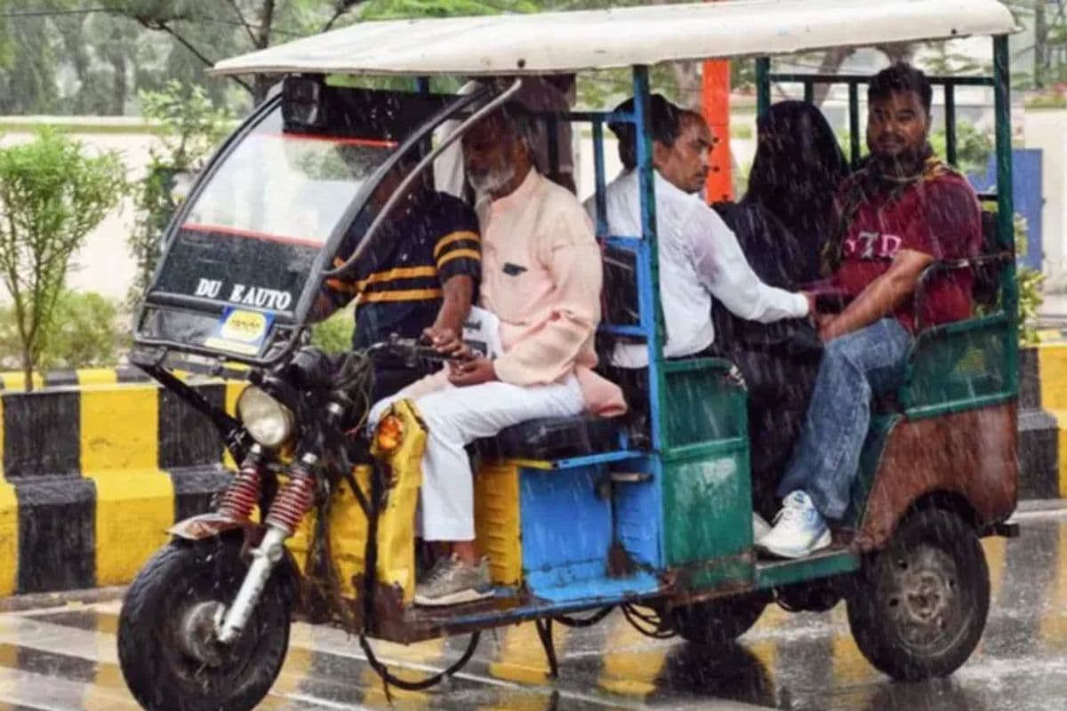गया जी : सड़क पर चलते-चलते बंद हो रहे ई-रिक्शा, तकनीकी छेड़छाड़ की आशंका से चालक परेशान