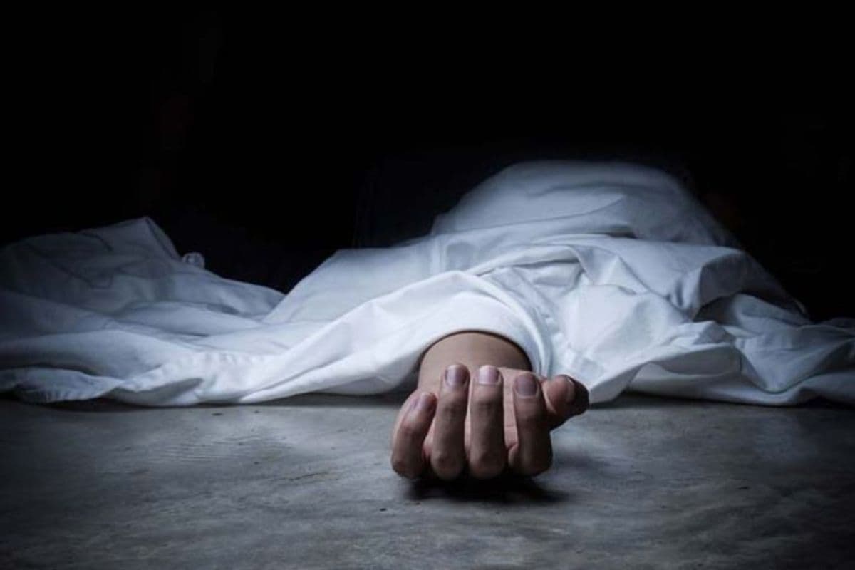 गया जी : पेड़ से लटका मिला था विजय दास का शव, पत्नी ने हत्या की आशंका जताते हुए दर्ज कराई FIR