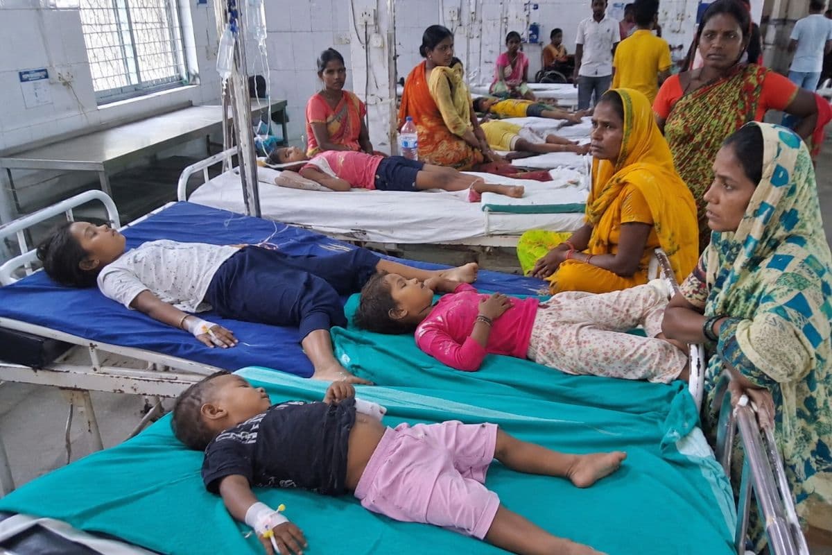 गोपालगंज में फटा दूध खाने से एक ही परिवार के 10 लोग फूड पॉइजनिंग के शिकार, सदर अस्पताल में भर्ती